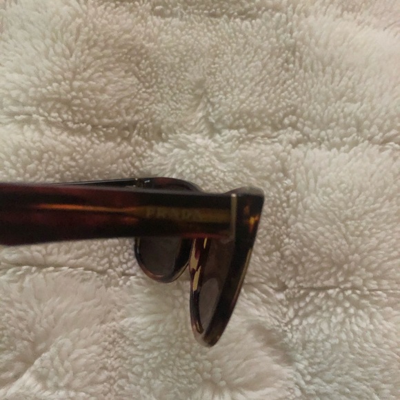 Prada sunglasses - Picture 3 of 8